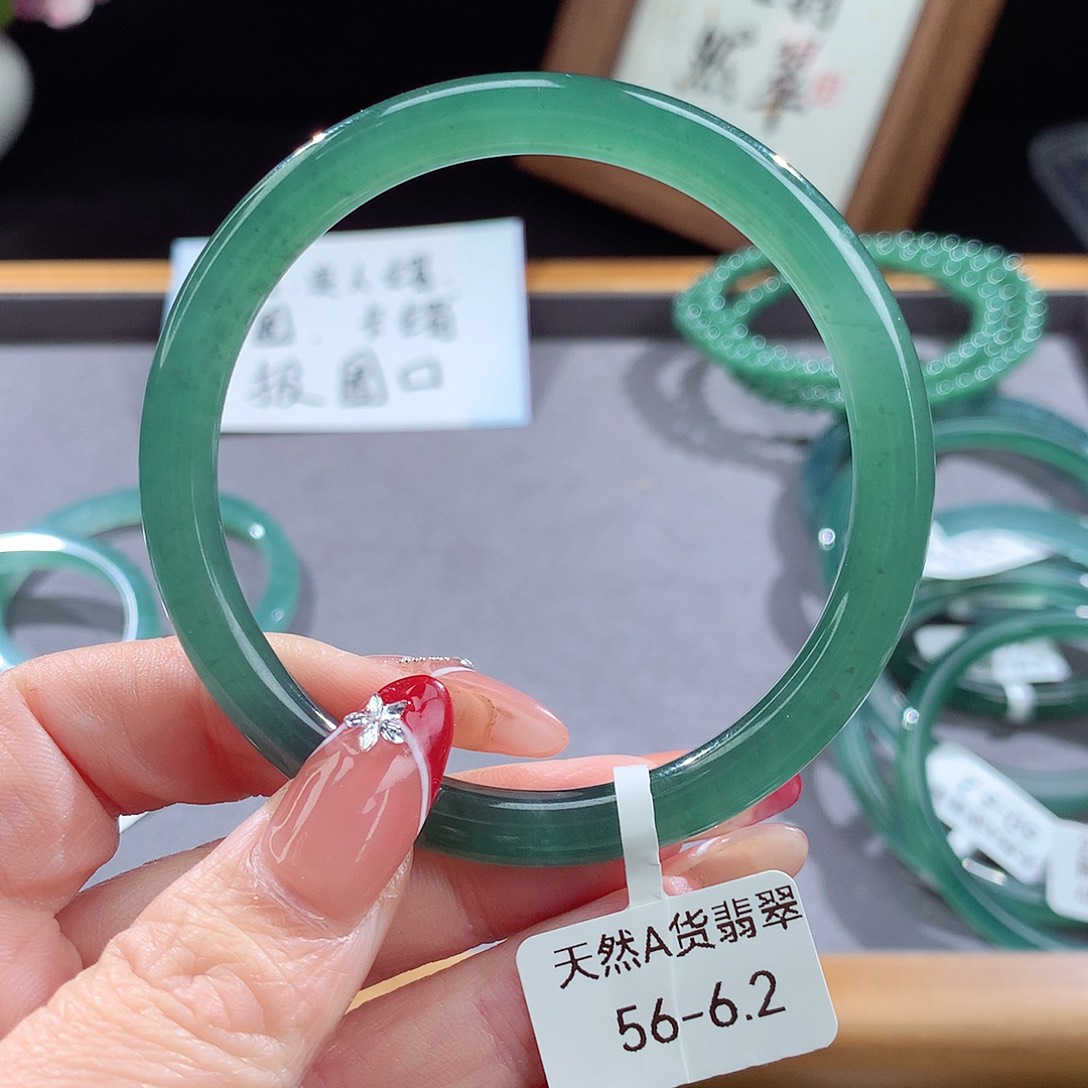 翡翠手镯（圆镯）未镶嵌