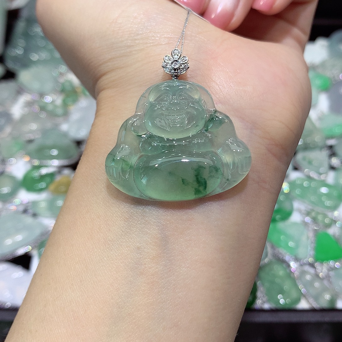 翡翠18K金镶嵌颈饰佛