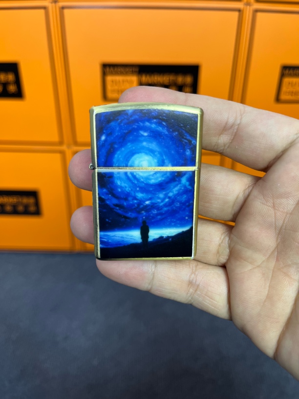 梵高的星空夜光打火机（需自行配油）