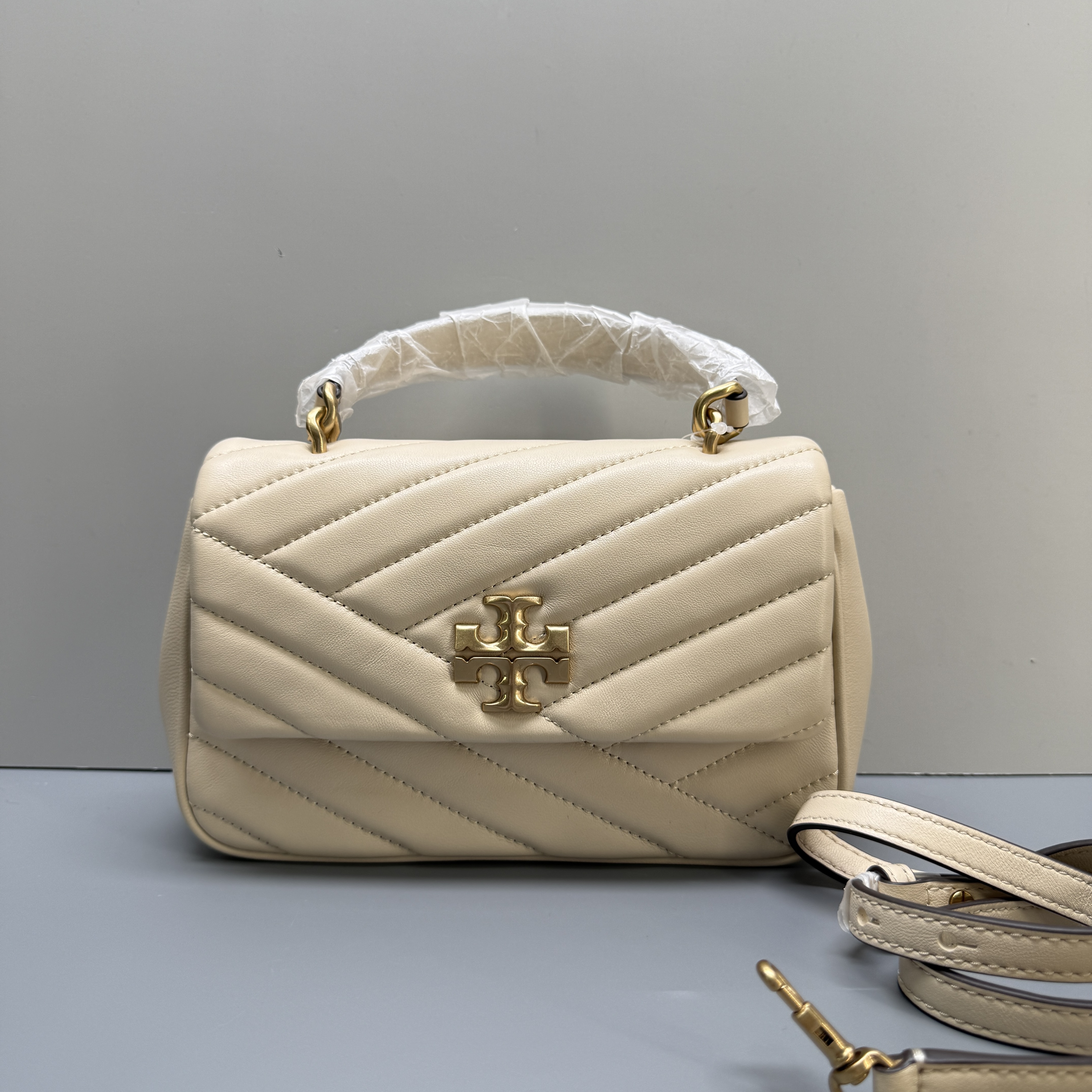 99新 TORY BURCH/汤丽柏琦 kira白色手提包21*13*7cmEM101401时尚