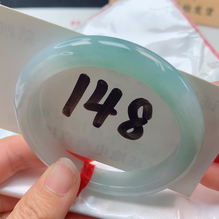 翡翠手镯未镶嵌半山水