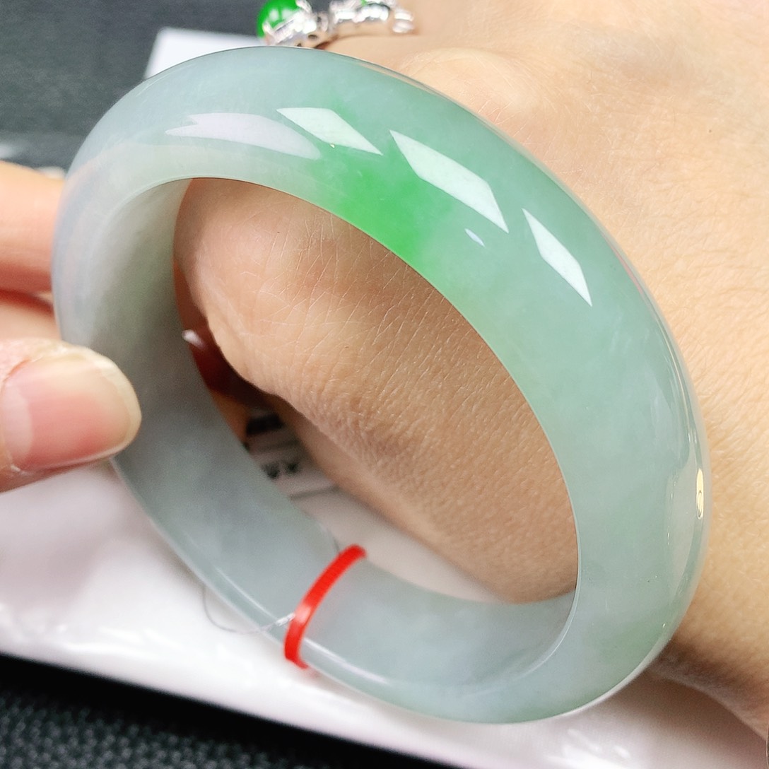 翡翠手镯未镶嵌60轮胎