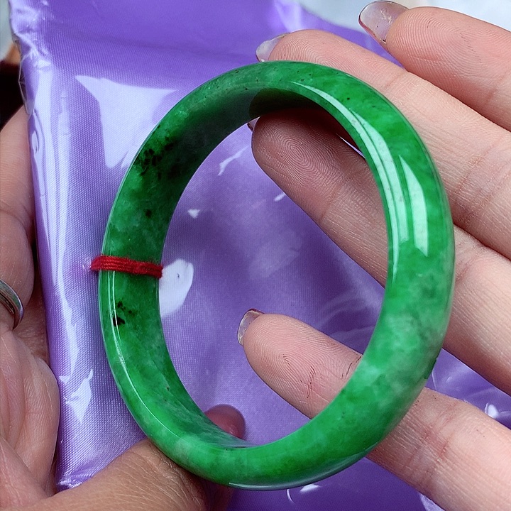 翡翠手镯未镶嵌翡翠