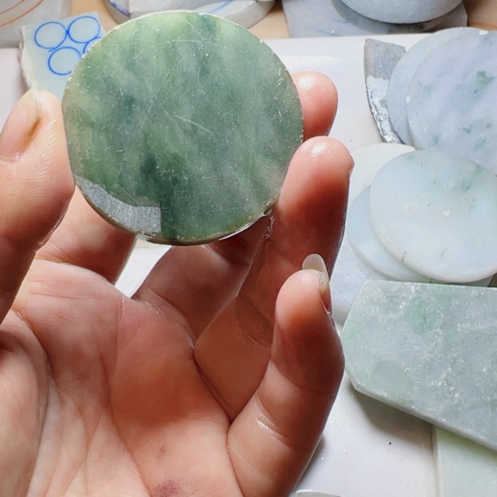 翡翠颈饰未镶嵌钱*