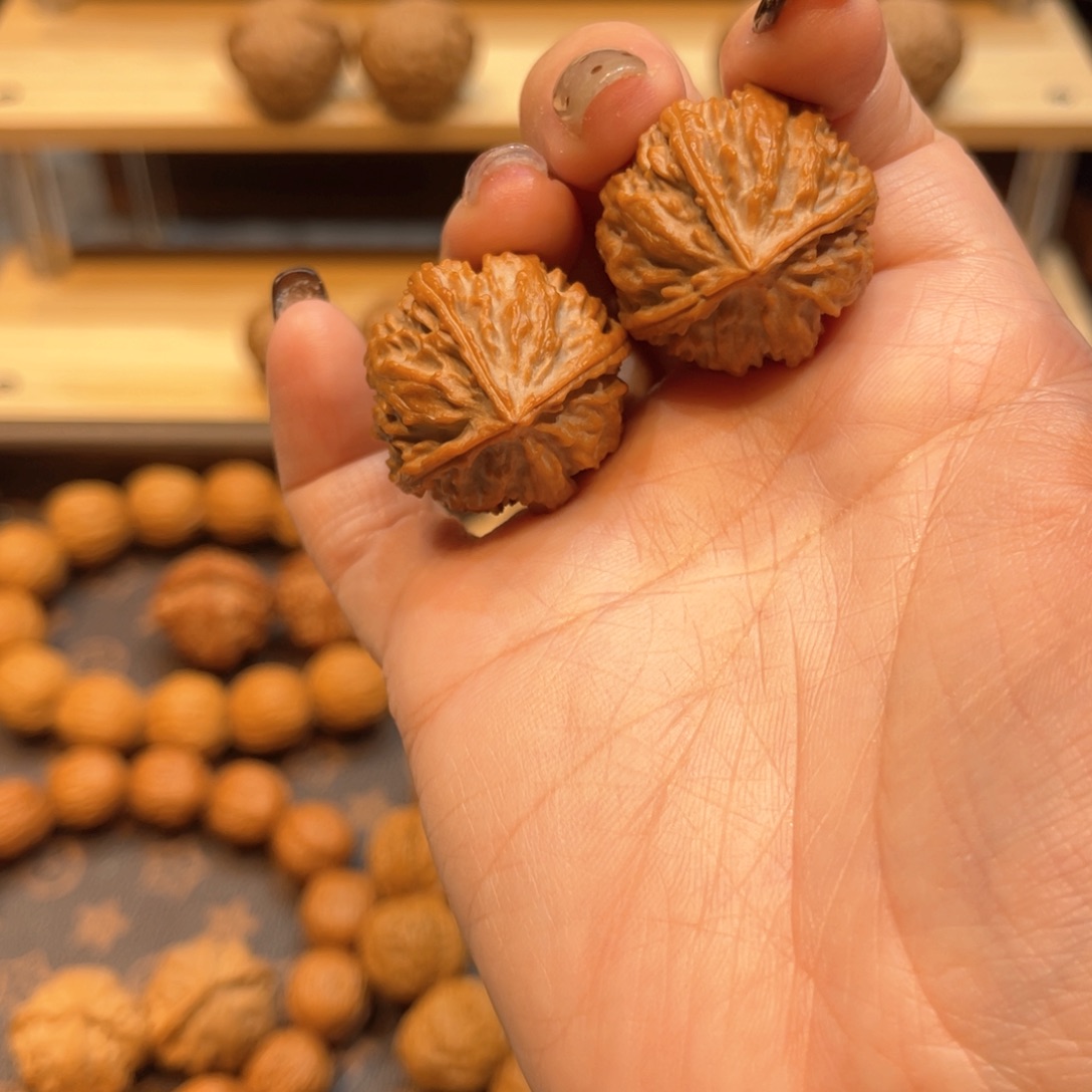 文玩核桃把件桃心丁三棱