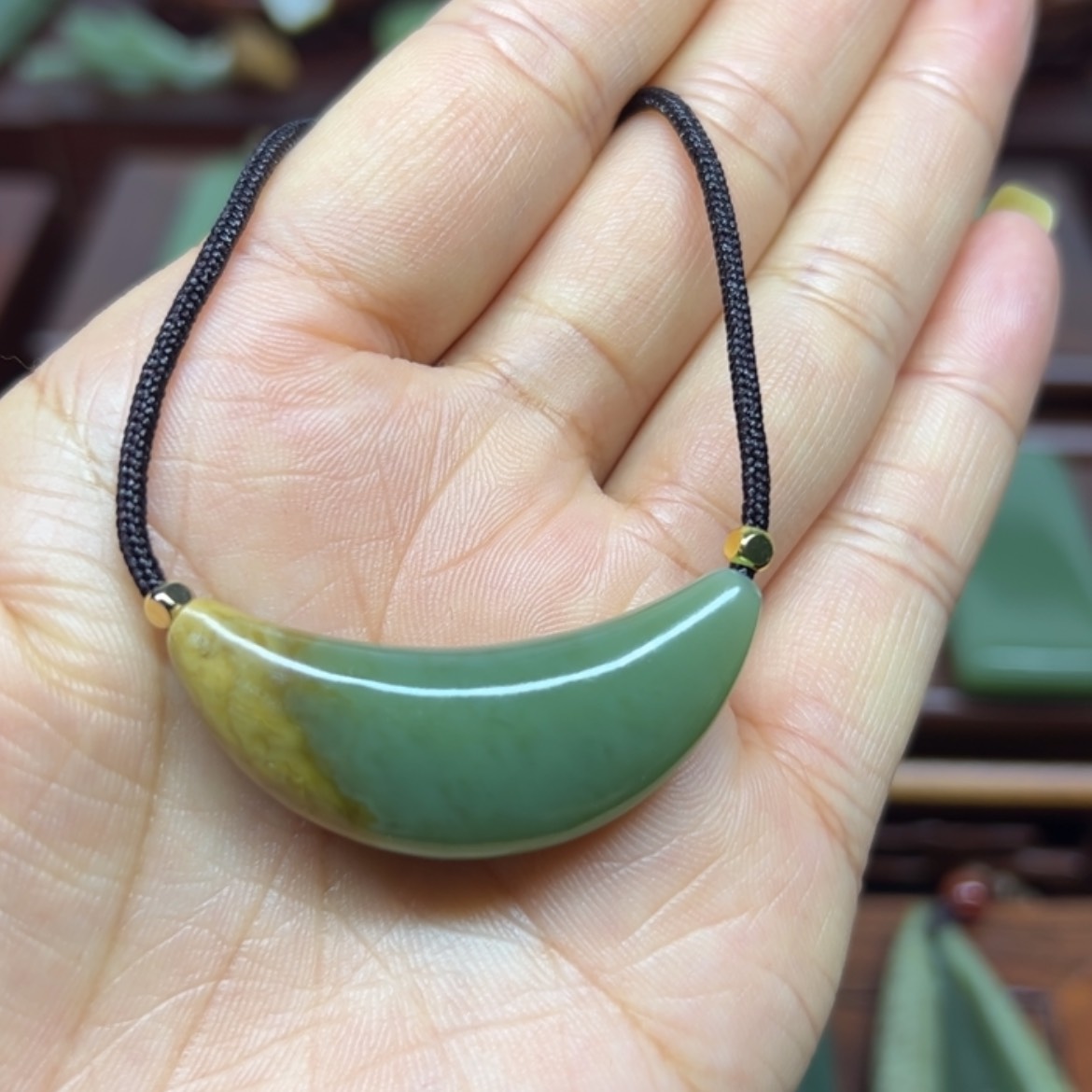 【闪购商品】岫岩河磨玉（透闪石质玉）颈饰未镶嵌笑口常开