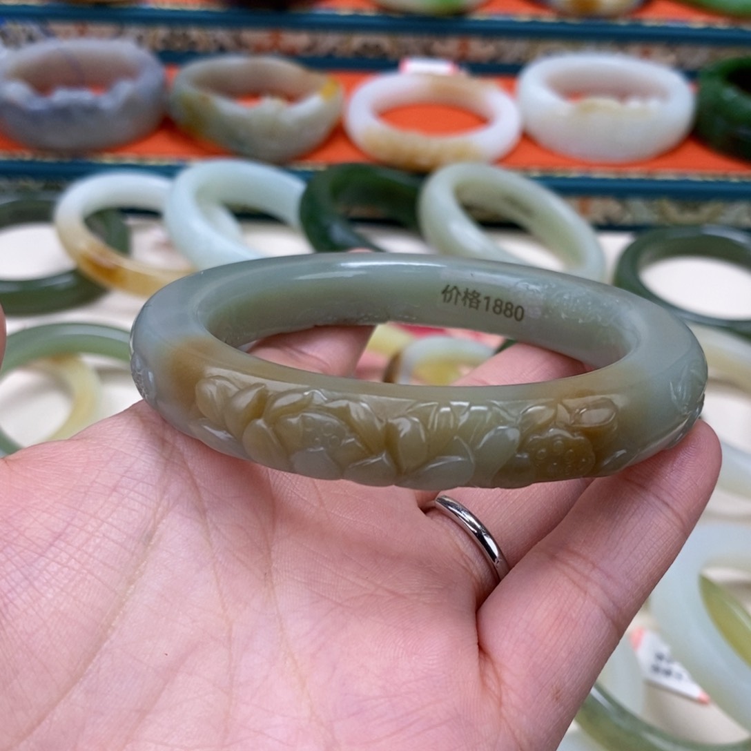 和田玉手镯62.4未镶嵌尤****a