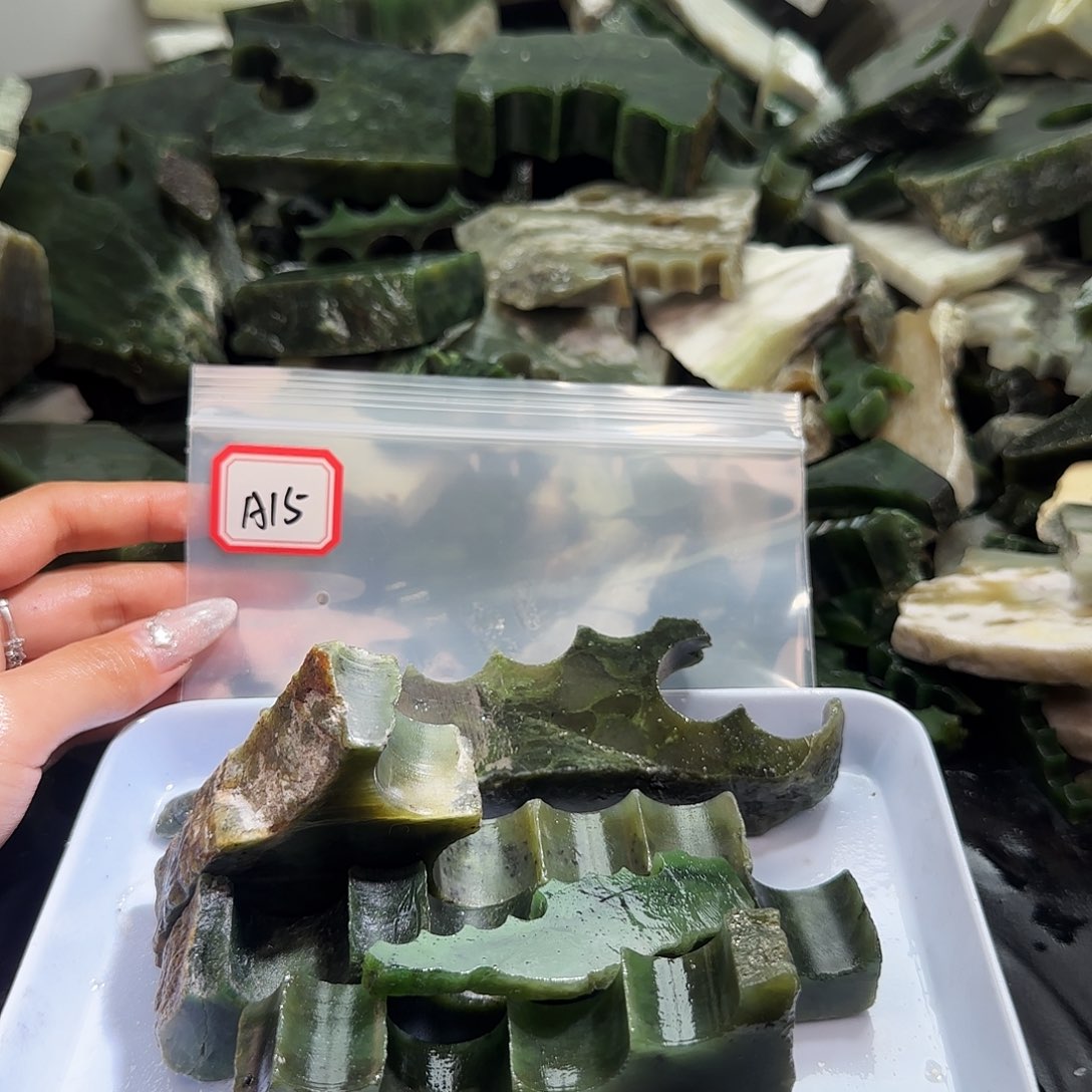 紫***烟和田玉未镶嵌珠宝半成品