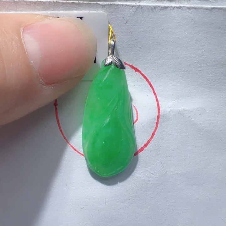 翡翠挂件18K金镶嵌翡翠