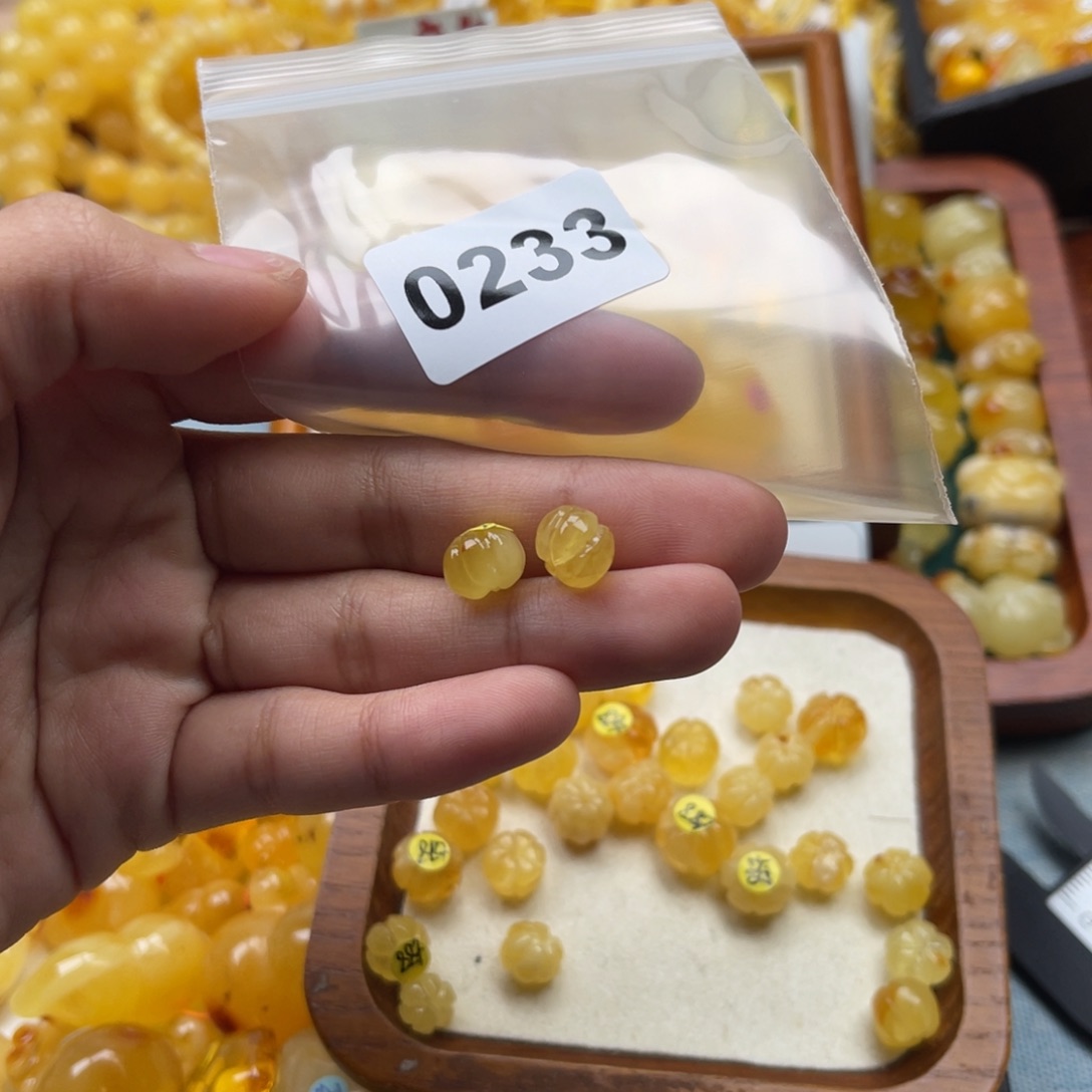 琥珀裸石未镶嵌蜜蜡
