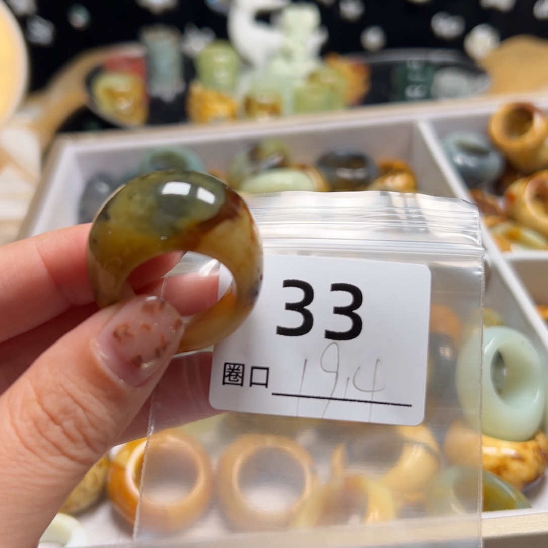 张***妈蛇纹石玉未镶嵌戒指