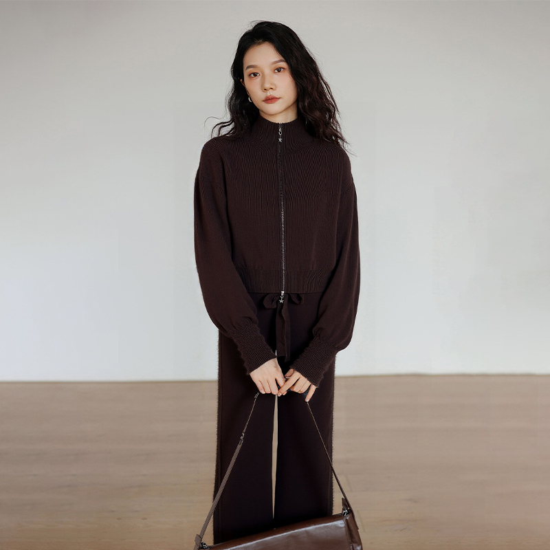 【花蕾蕾】【轻柔暖意】时尚设计感双拉链一体绒套装M353319