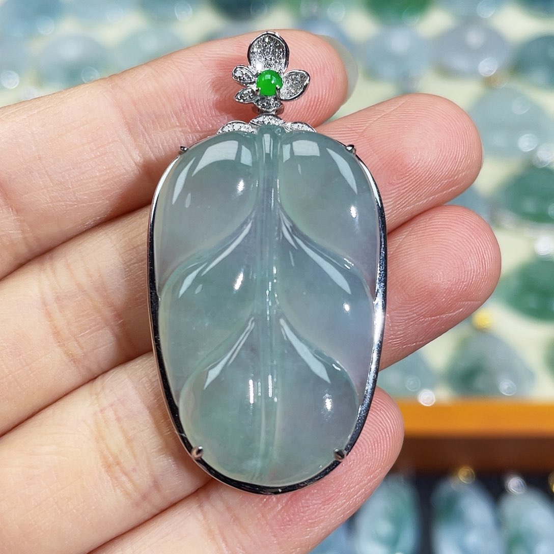 翡翠颈饰18K金镶嵌吊坠