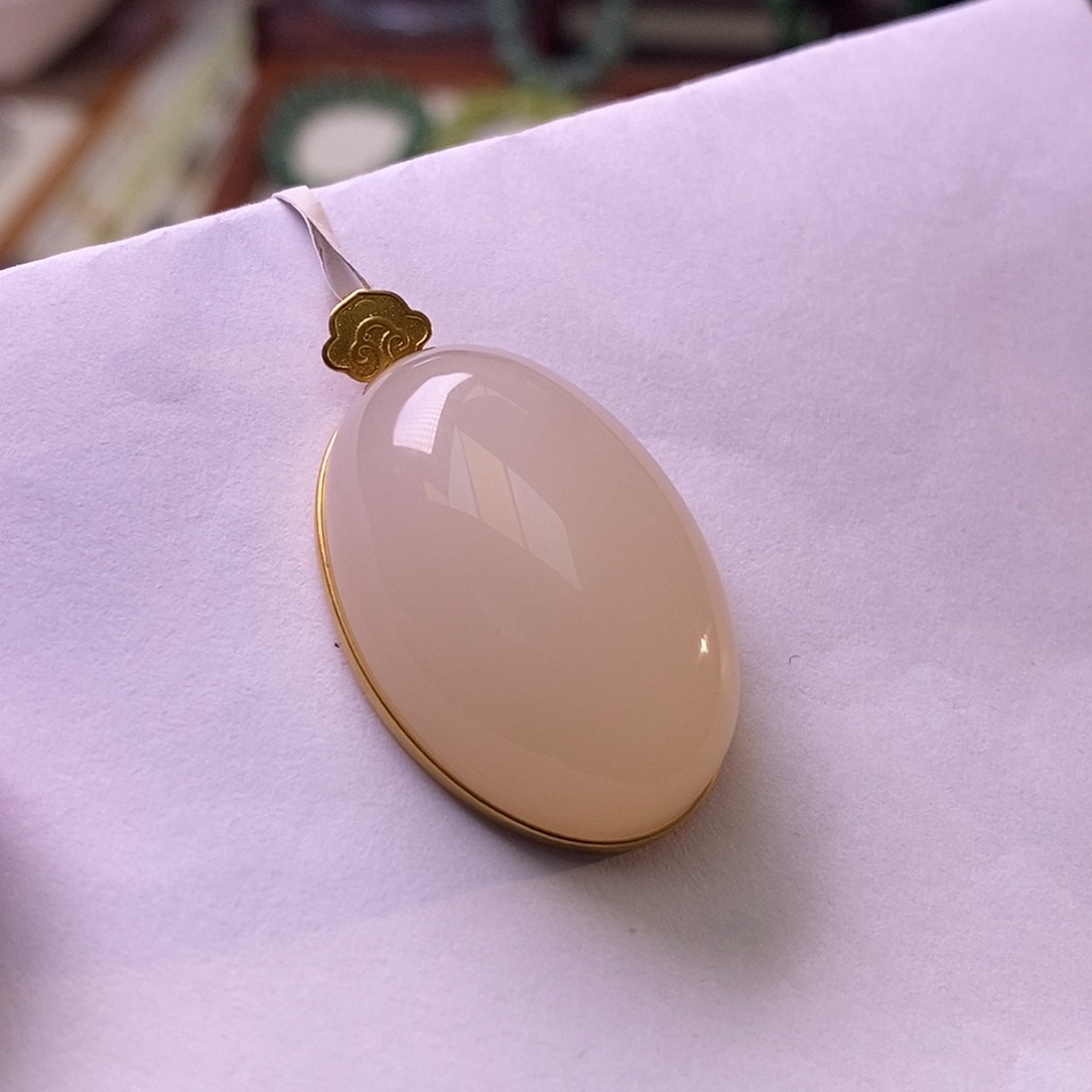 颈饰未镶嵌和田玉毕业级老坑料熟藕粉18.k鸽子蛋吊坠