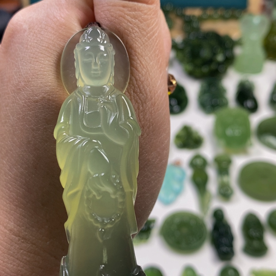 蛇纹石玉颈饰未镶嵌小*