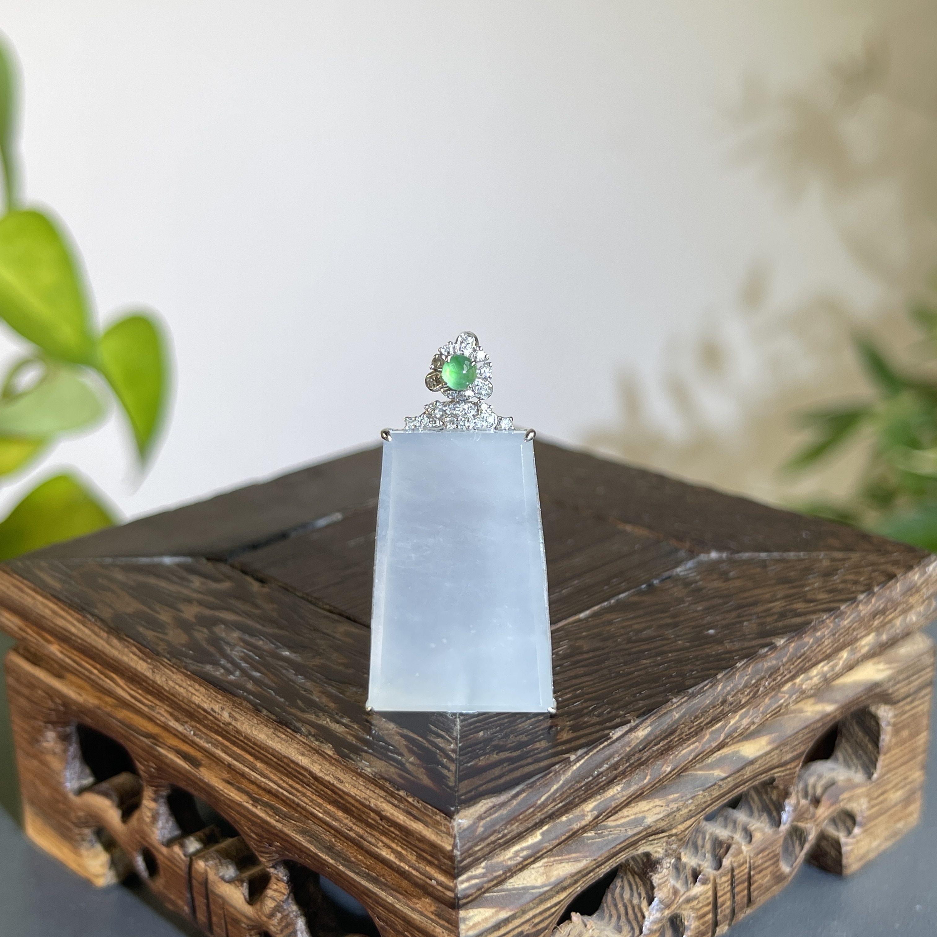 JXW03-120 天然缅甸A货翡翠 18K含钻镶嵌无事牌