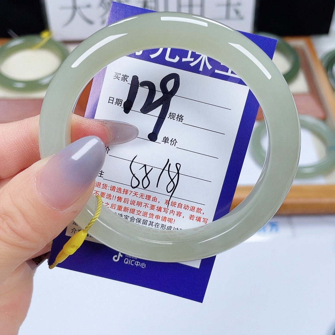和田玉手镯未镶嵌