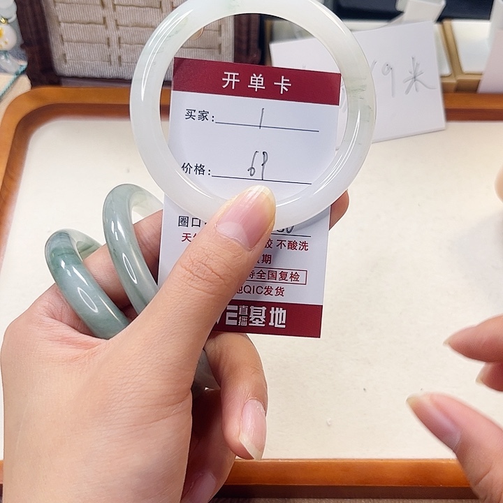 石英质玉未镶嵌手镯1