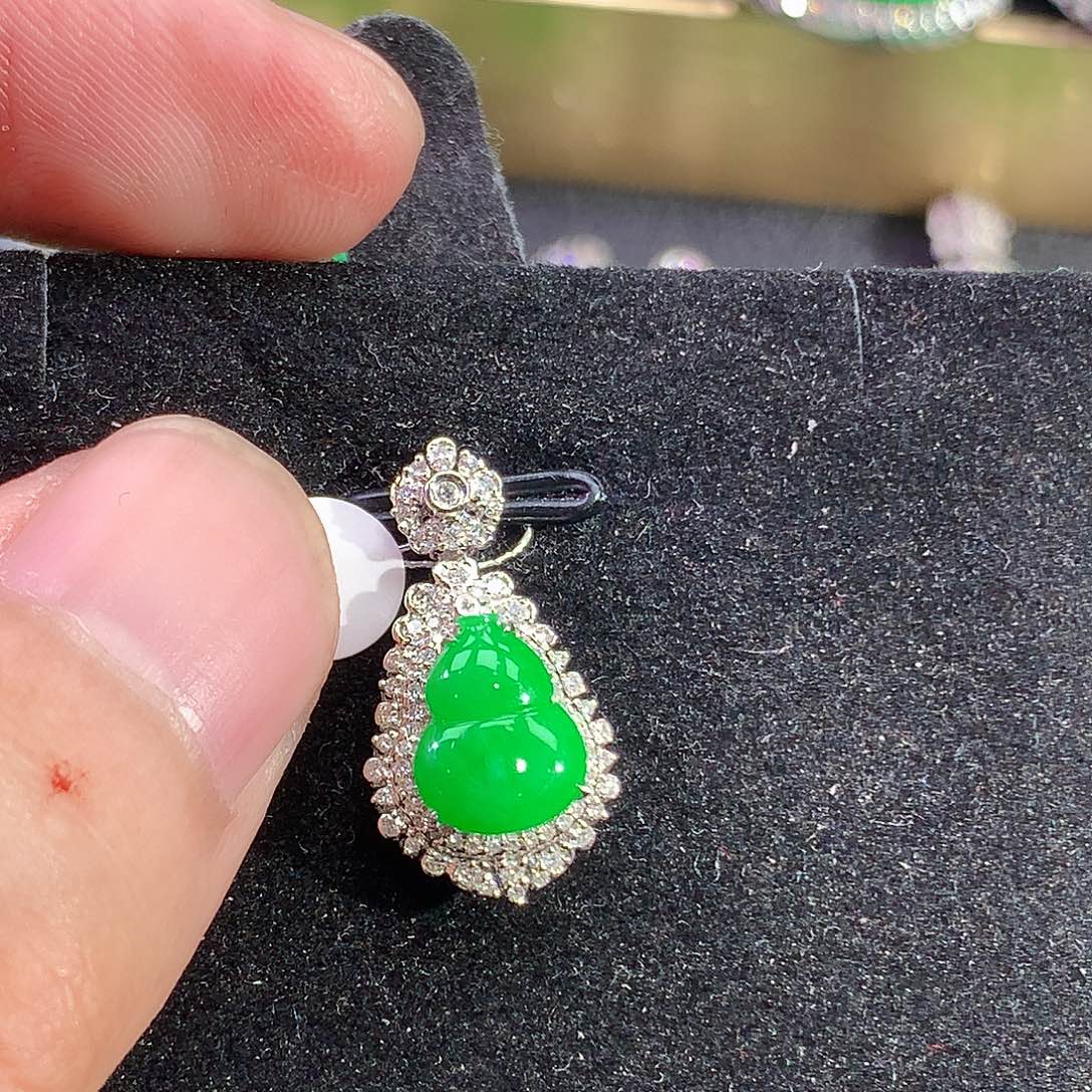 翡翠18K金镶嵌颈饰