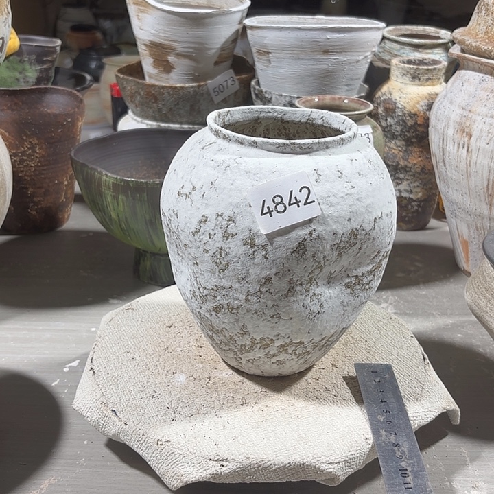 摆件高18，口9 无孔，4842