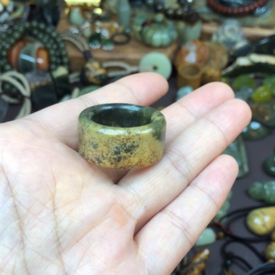 岫岩河磨玉（透闪石质玉）颈饰未镶嵌老*