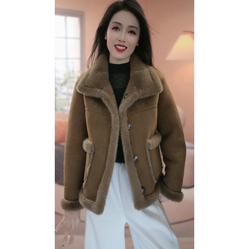 2025冬季新款百搭保暖女装翻领加绒加厚毛毛一体外套女