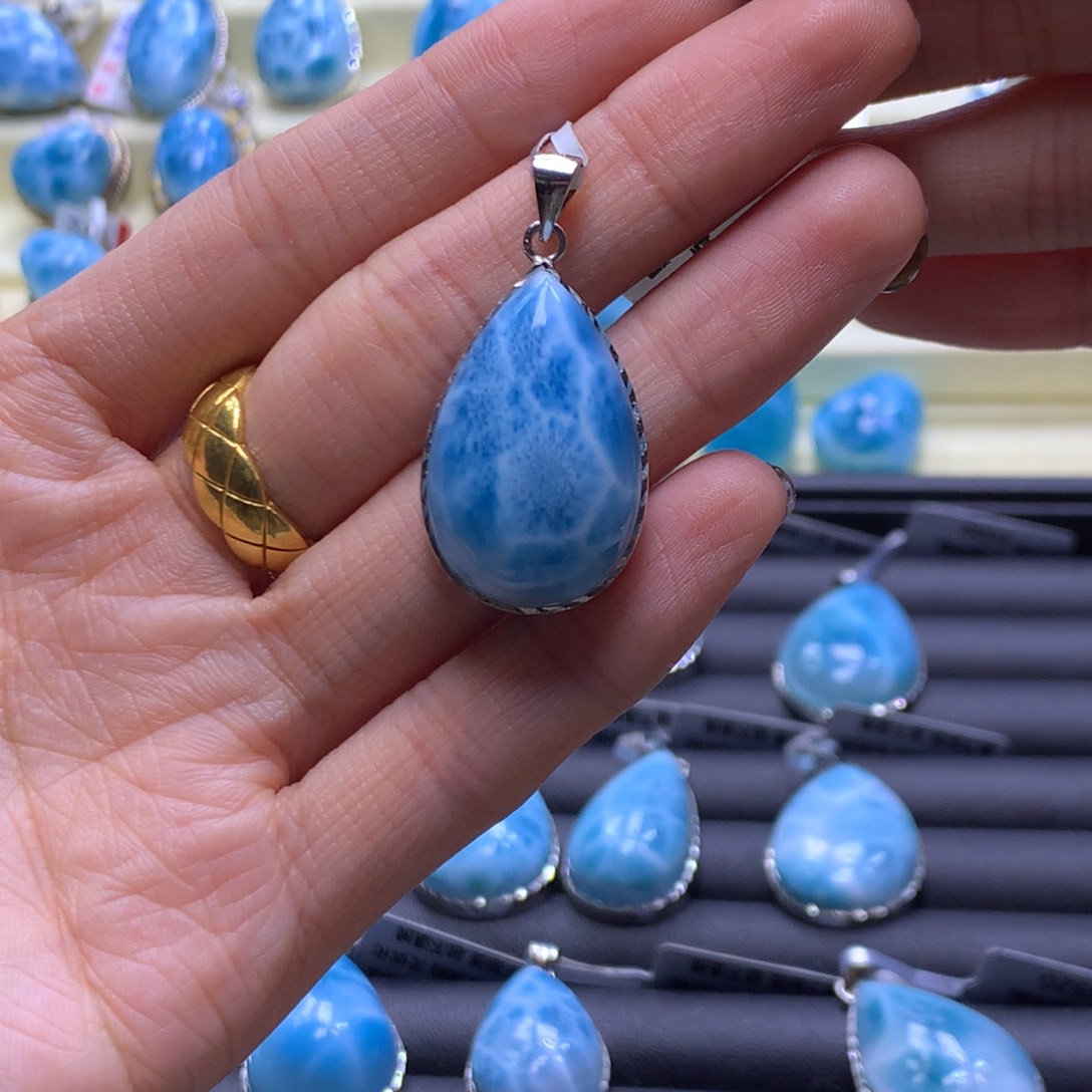 针钠钙石（海纹石）未镶嵌颈饰