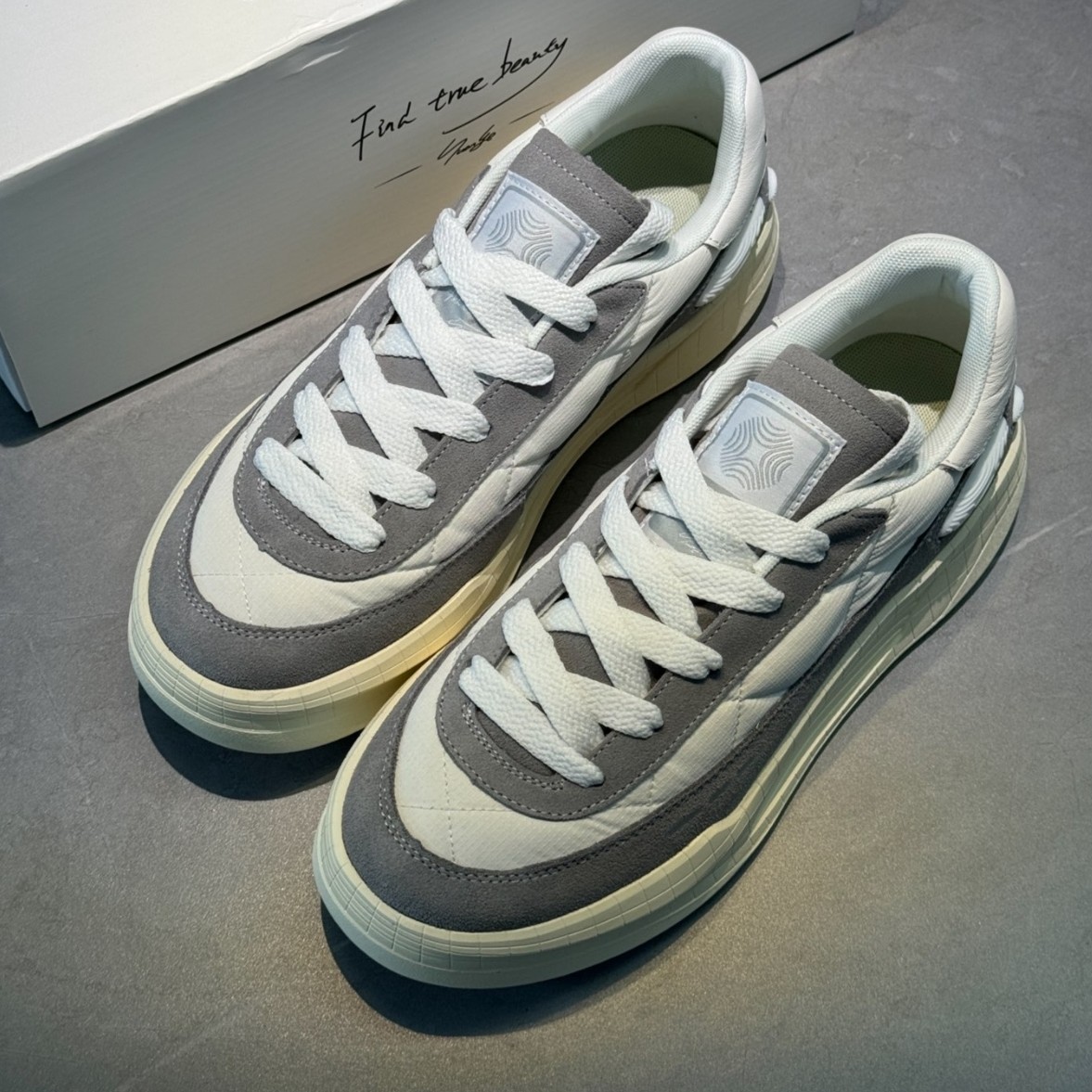 东仓-AFY011X灰白-LOX百搭舒适减震耐磨防滑休闲低帮板鞋