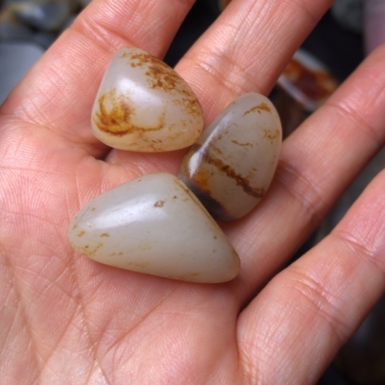 和田玉未镶嵌珠宝奇石