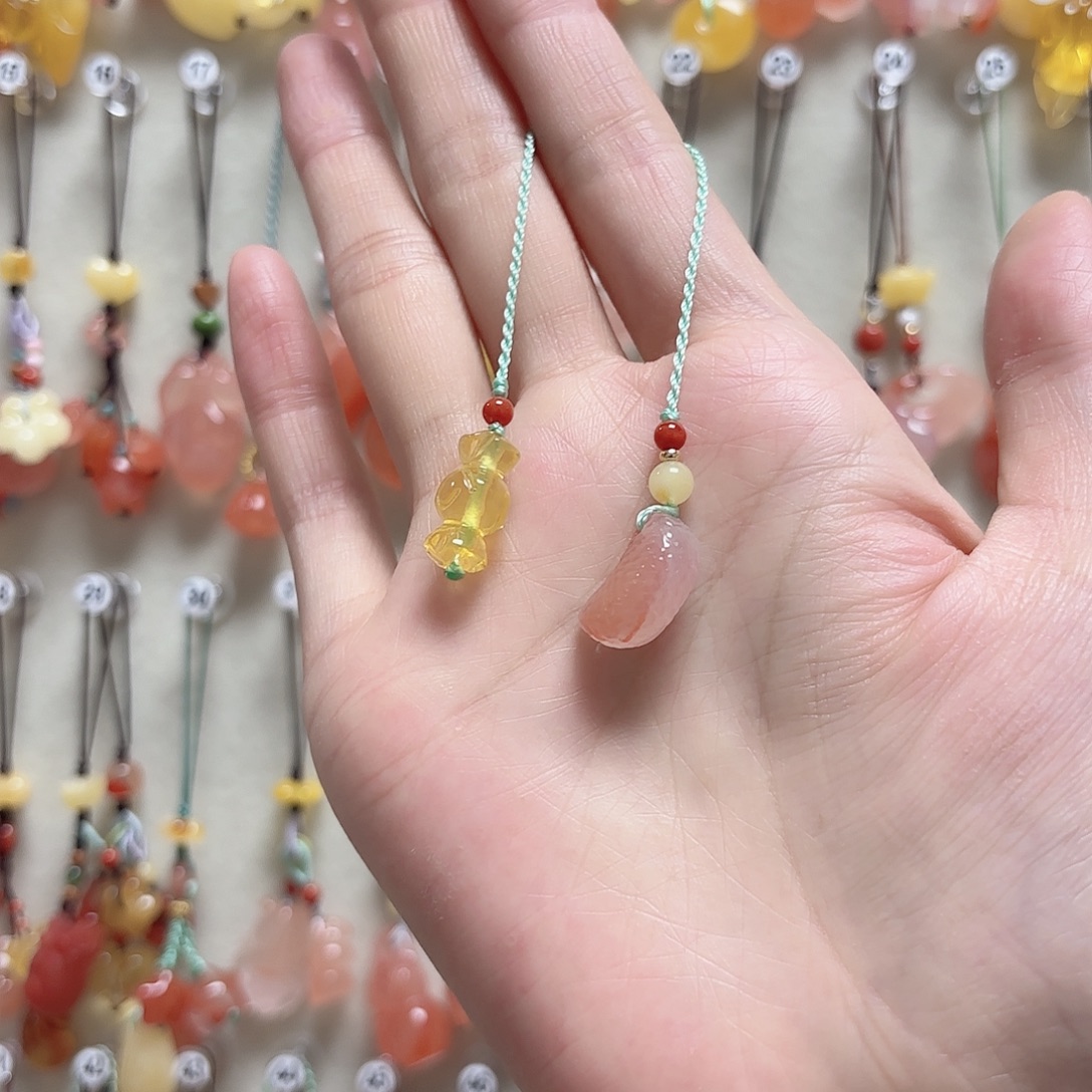 南红玛瑙未镶嵌吊坠(赠链)