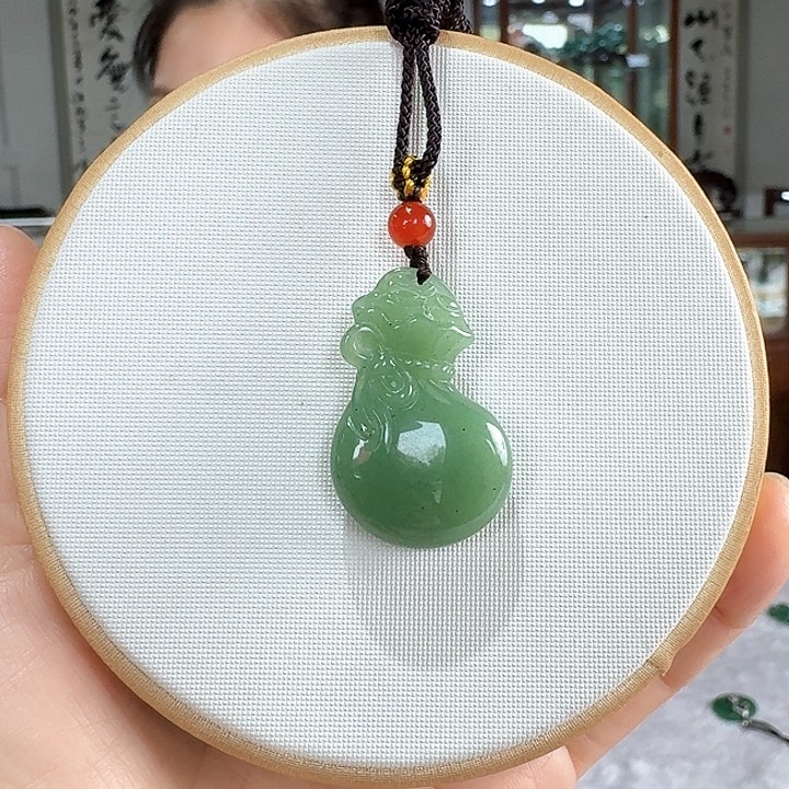 密玉（石英质玉）未镶嵌颈饰