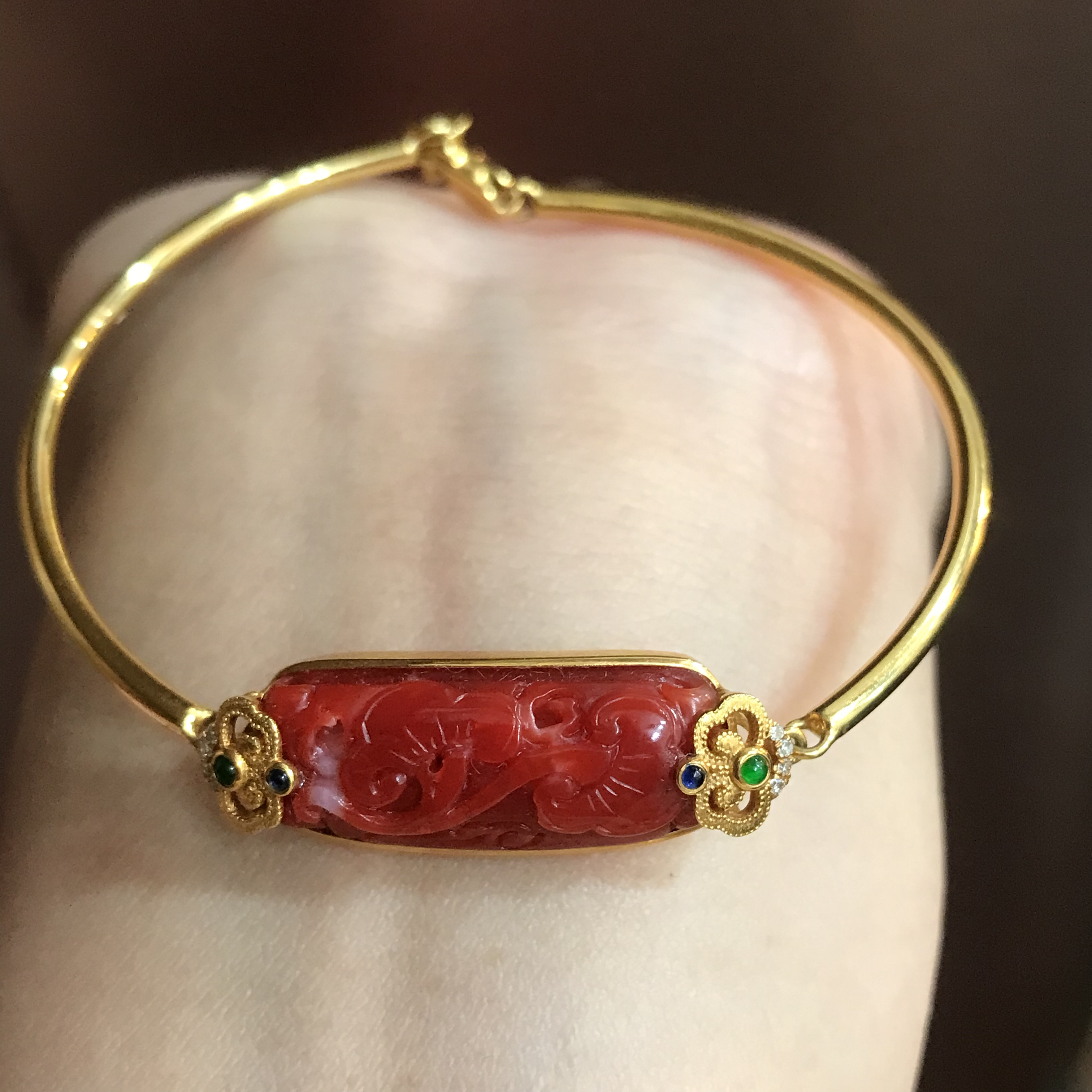 红珊瑚阿卡镶嵌18k金手镯