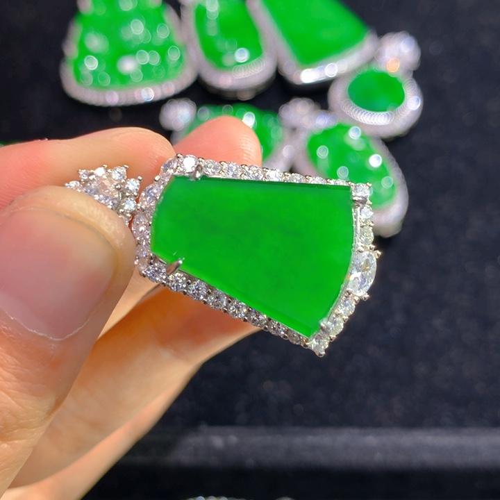 翡翠颈饰银S925镶嵌一个