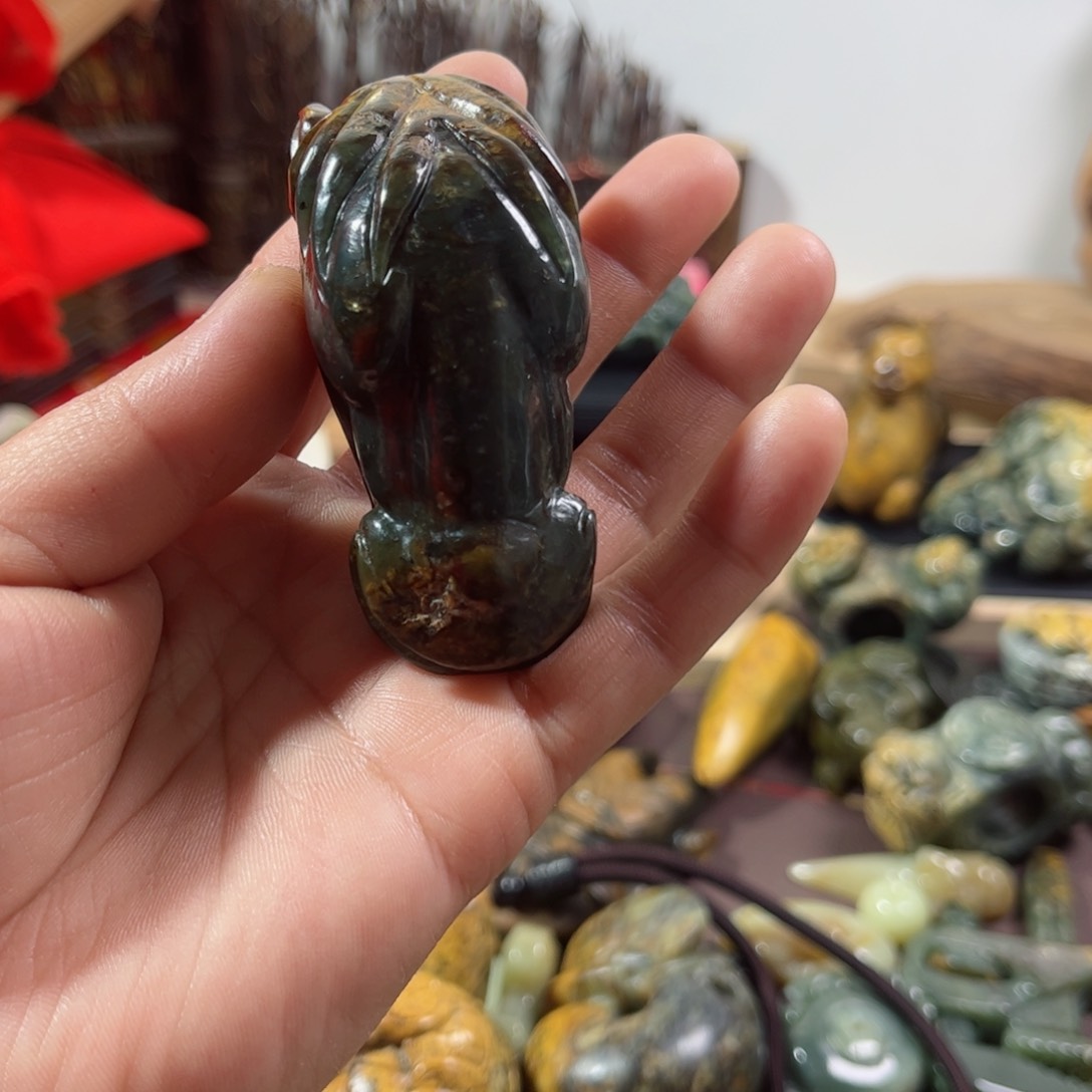 岫岩河磨玉（透闪石质玉）挂件未镶嵌花***挖