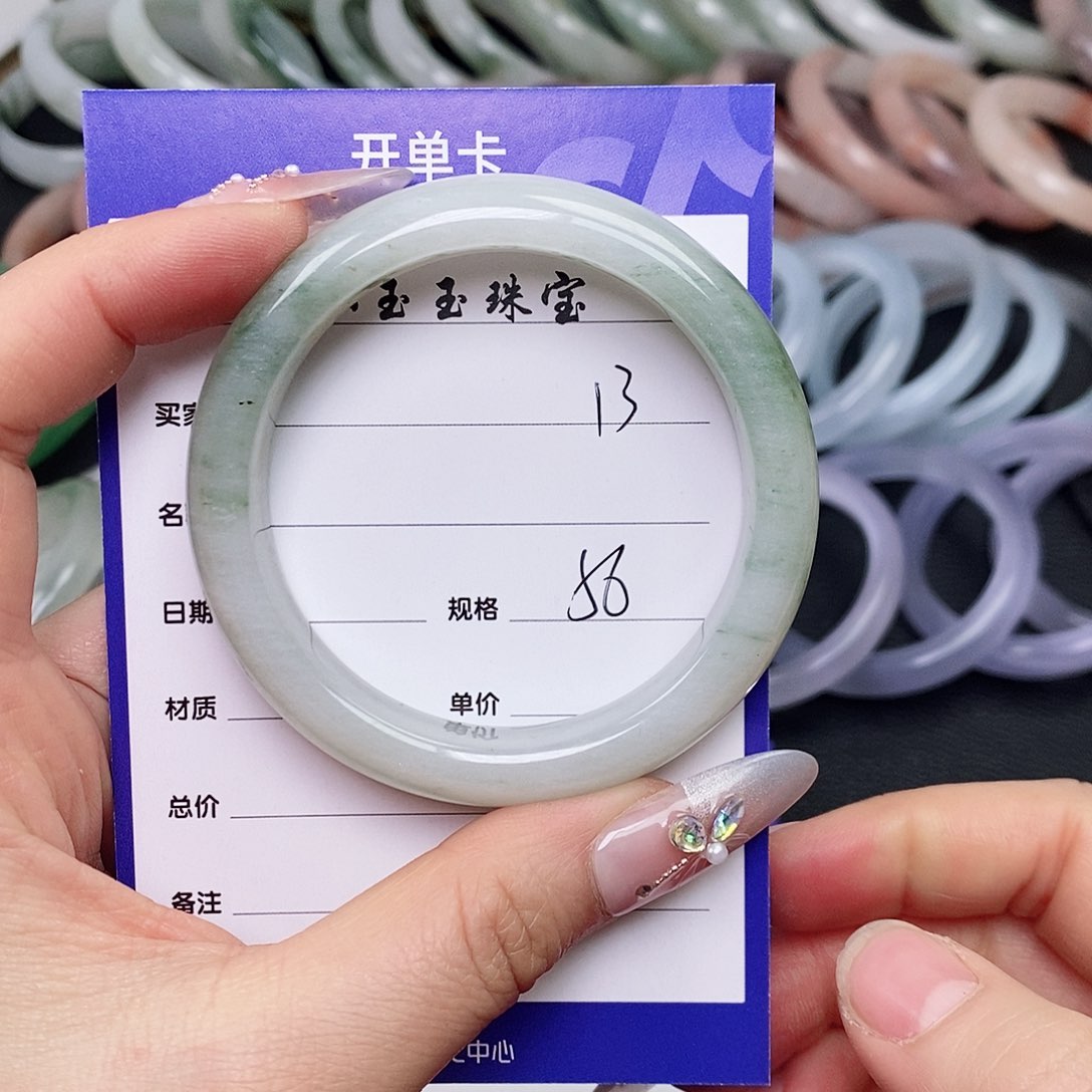 石英质玉手镯未镶嵌