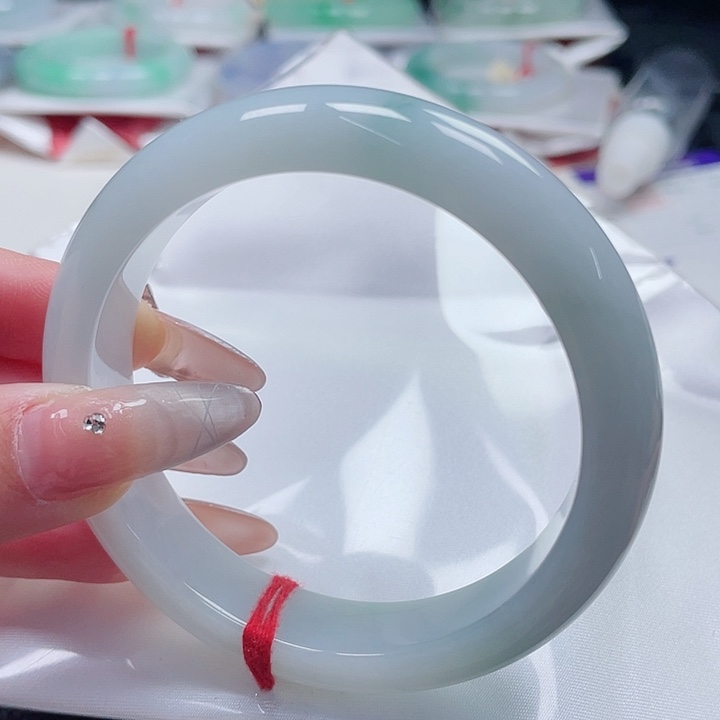 翡翠手镯未镶嵌缅甸