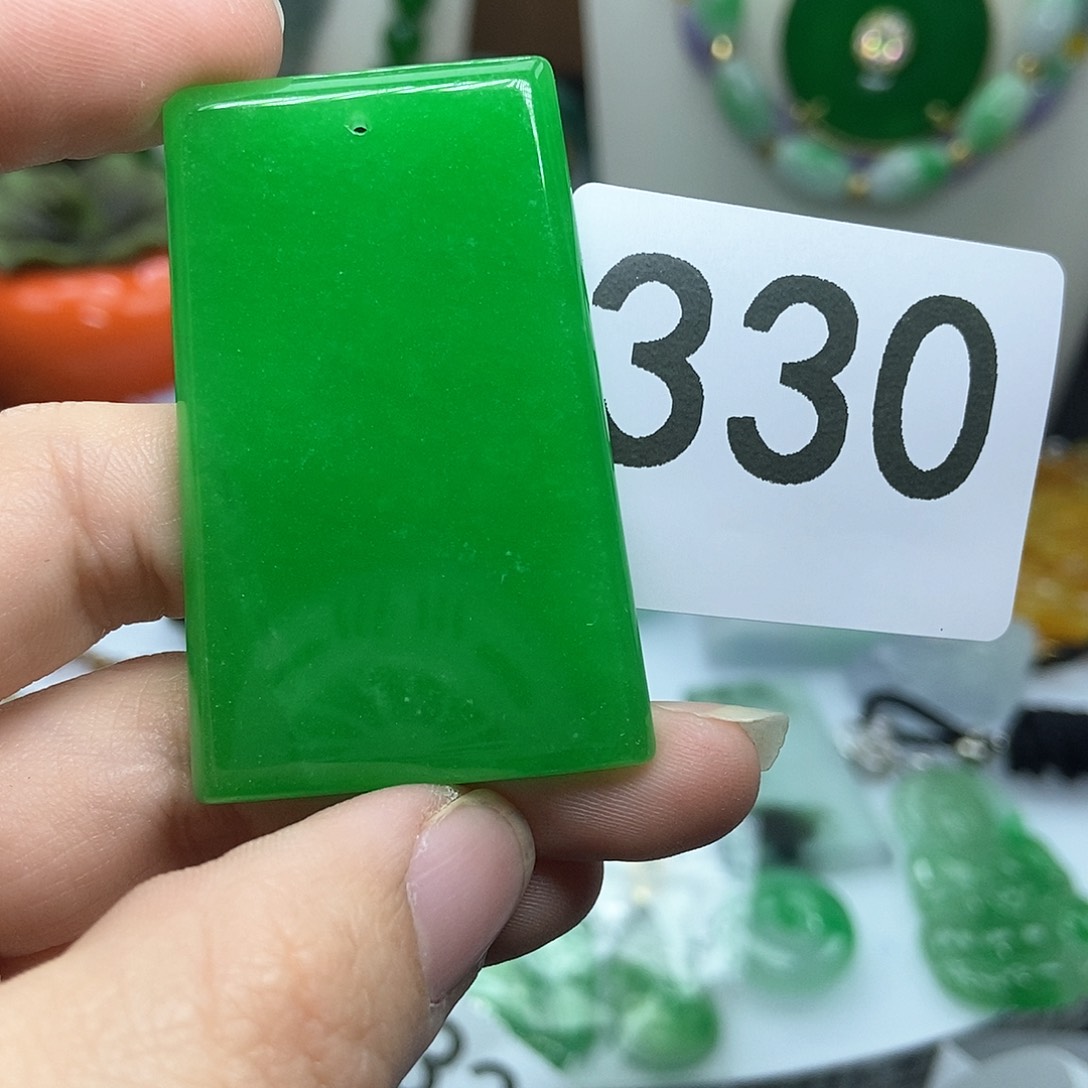 翡翠吊坠(赠链)未镶嵌