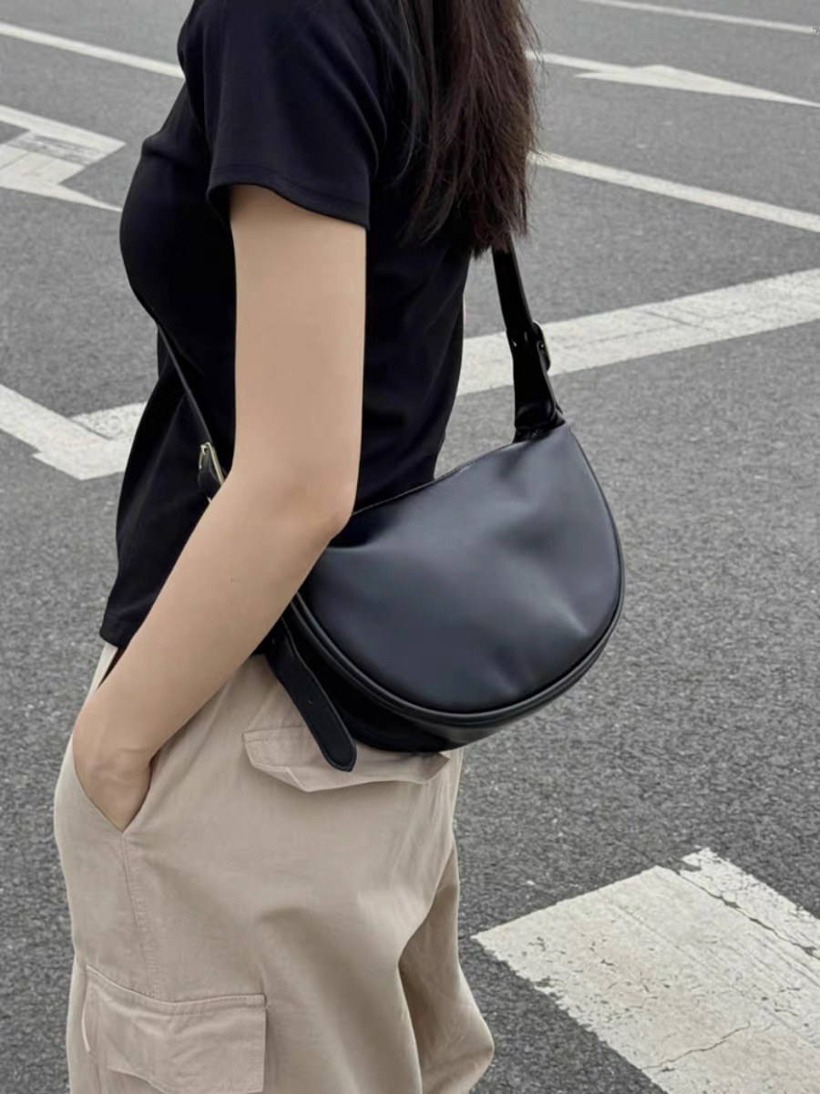 包包斜挎包2025新款大容量时尚高级休闲百搭单肩饺子包轻便