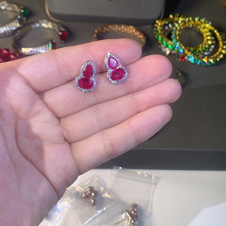 非金属40耳钉。        