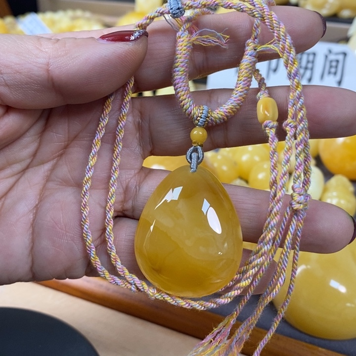 琥珀裸石未镶嵌水滴