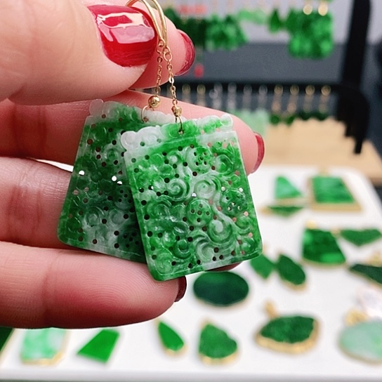 翡翠耳饰18K金镶嵌耳饰