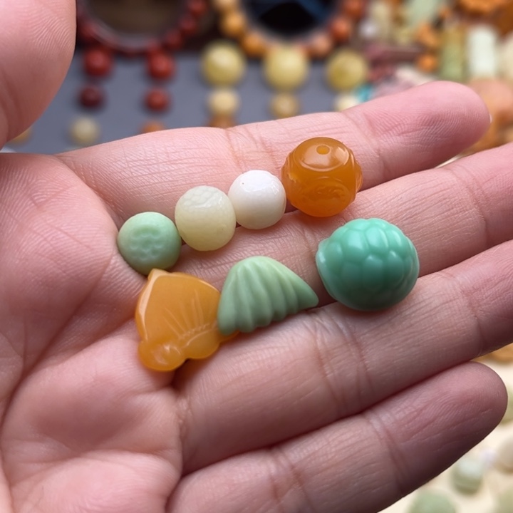 未镶嵌石英质玉（缅黄）珠宝半成品