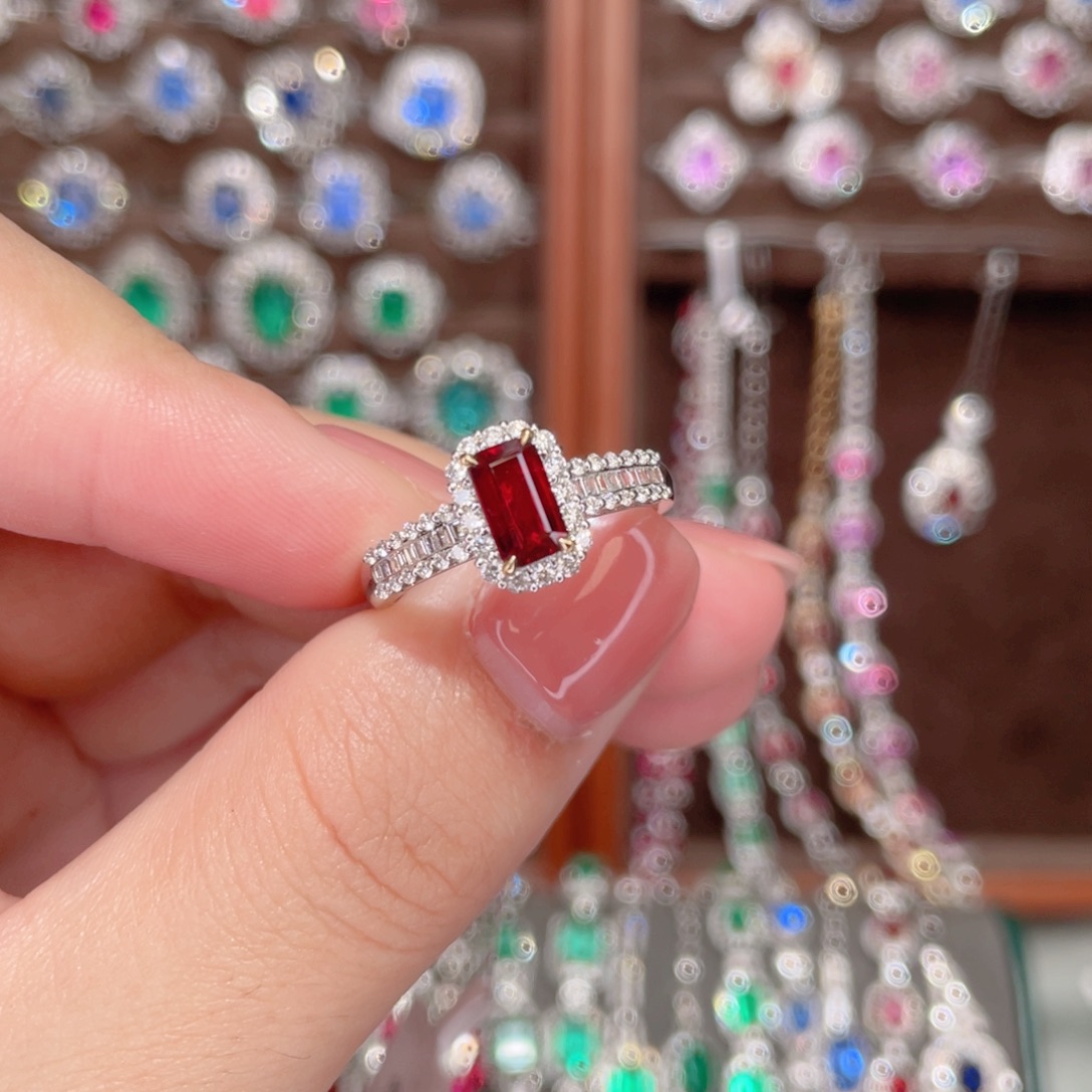 18K金镶嵌戒指红宝石无烧1.01Ct