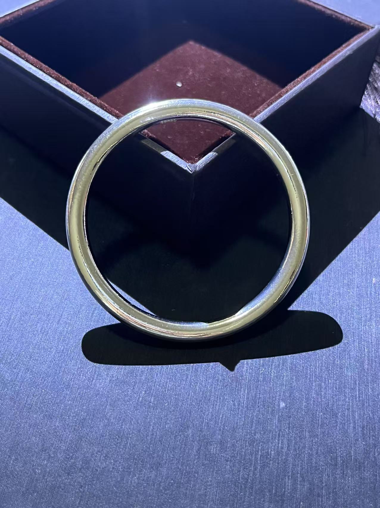 足银手镯    收藏级轻奢时尚气质简约精致手镯FZH62310