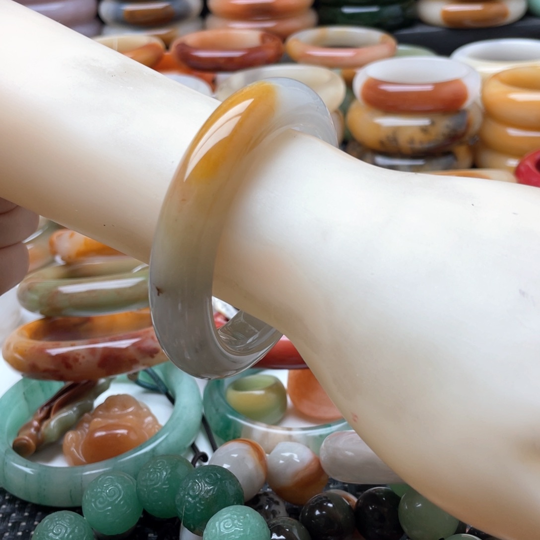 石英质玉手镯未镶嵌