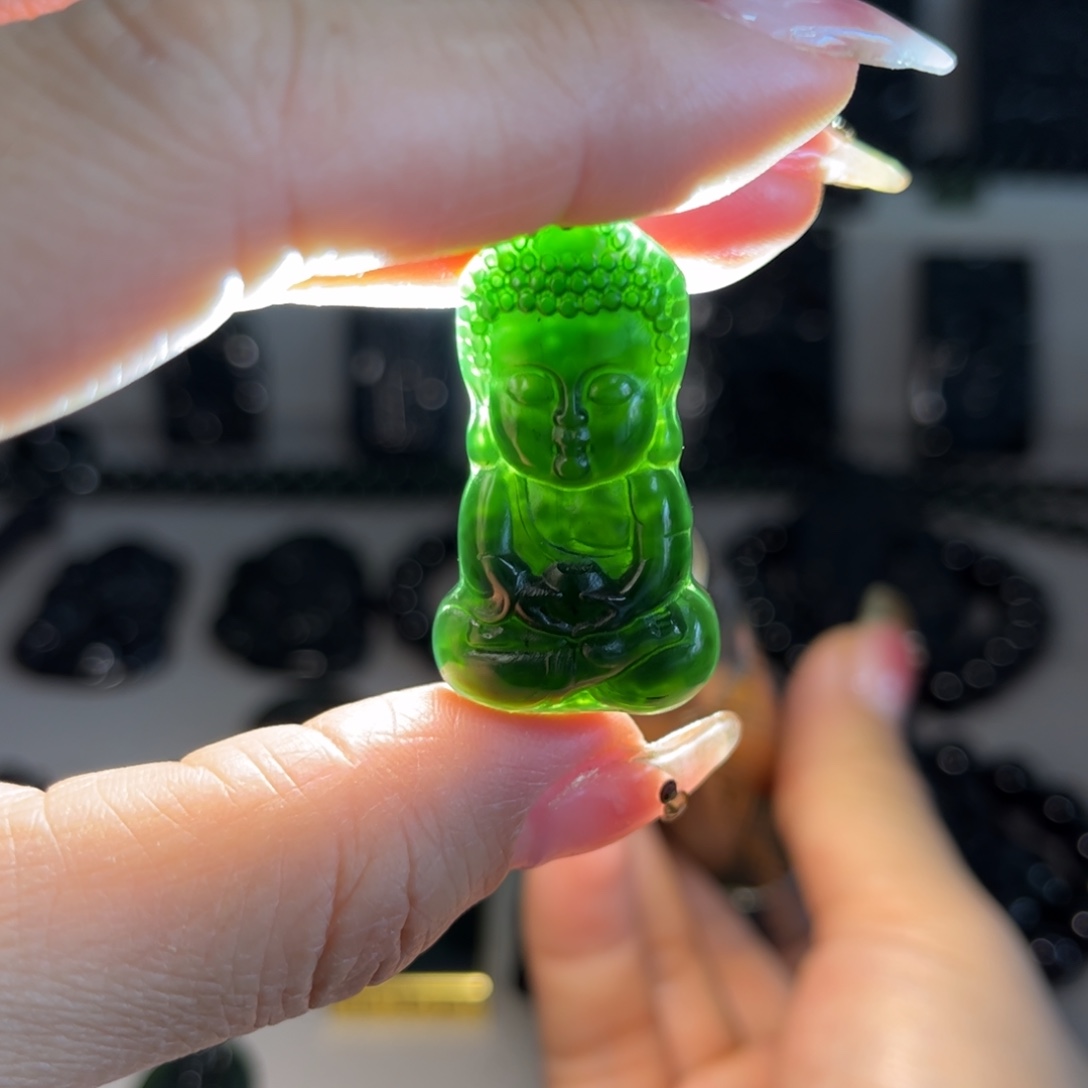 蛇纹石玉颈饰合金