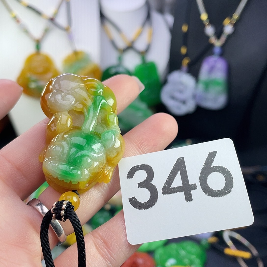 翡翠未镶嵌吊坠(赠链)