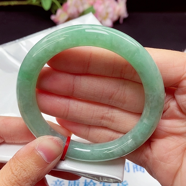 翡翠手镯未镶嵌55圈