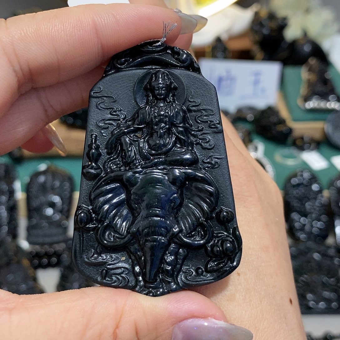 小***贸蛇纹石玉未镶嵌颈饰