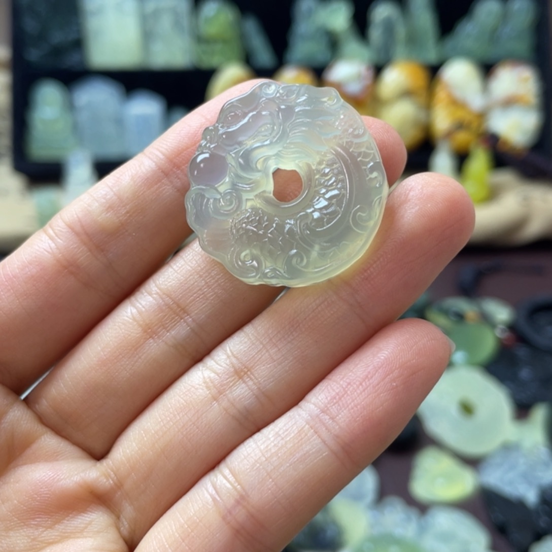 蛇纹石玉颈饰未镶嵌洋*沫